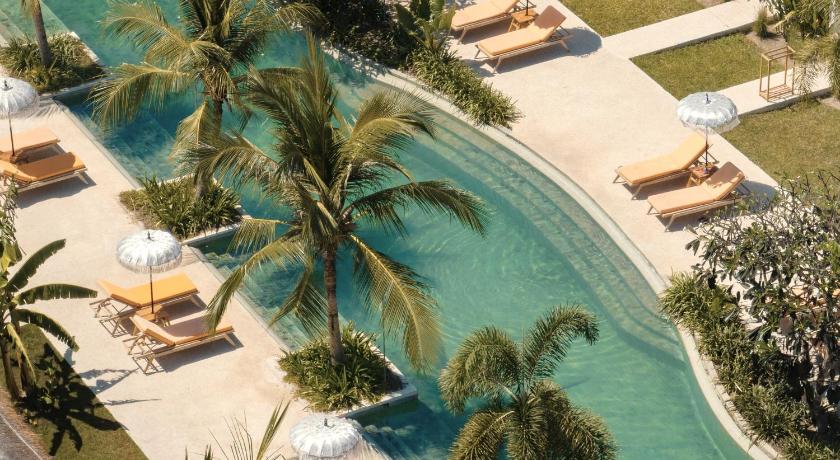 Image of Pool Access Suite 12