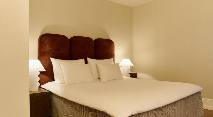 Image of Deluxe Suite with Balcony 0