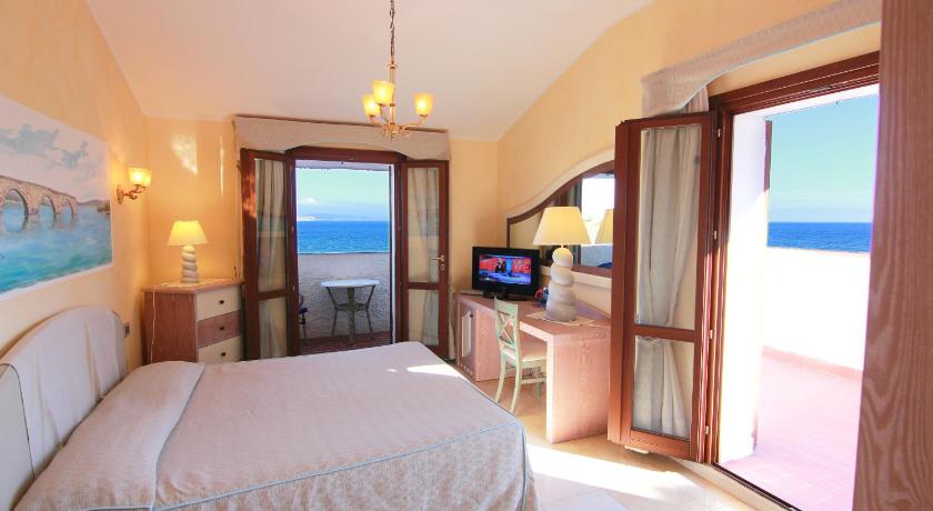 Image of Suite with terrace and sea view 1