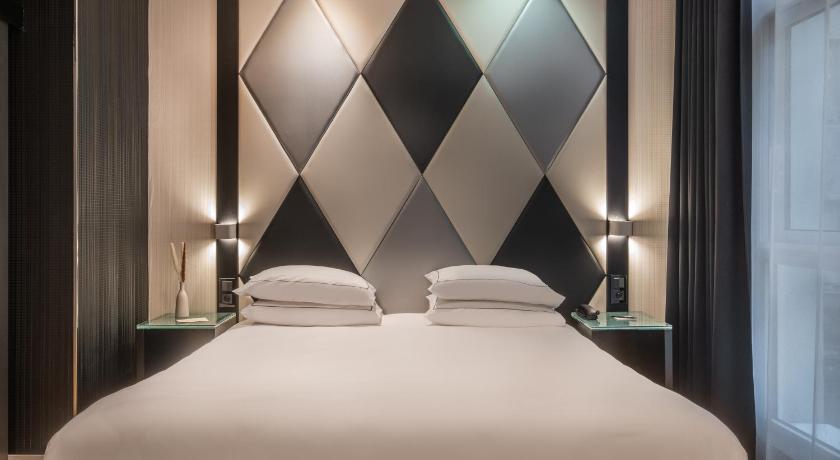 Image of Deluxe Room 11