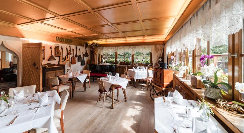 马雷贝 Al Plan, A mountain moving hotel 4星级 酒店 餐厅