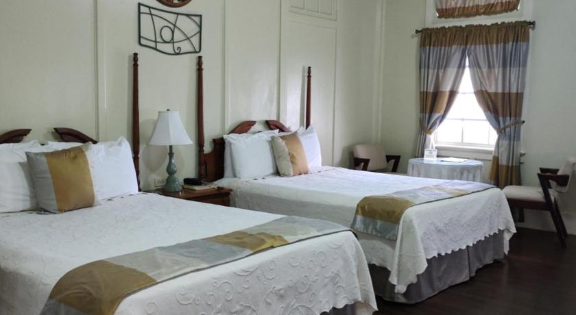 Deluxe Colonial Queen Room - 2 Queen Beds (Verandah Access) attēls 1