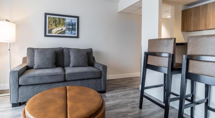 Image of King Suite with Kitchenette and Sofa Bed 16