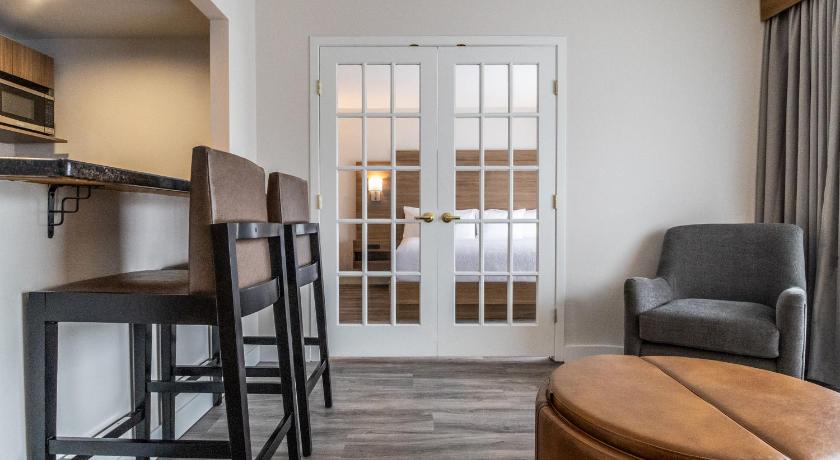 Image of King Suite with Kitchenette and Sofa Bed 15