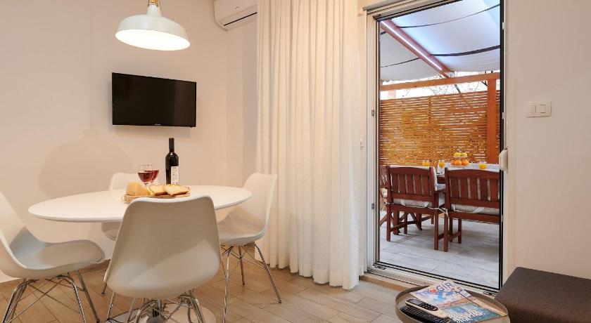 Apartment Boris ST - Two Bedroom Apartment with Terrace and Jacuzzi - image 16