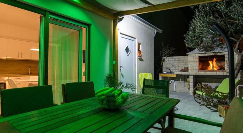 Apartment Boris ST - Two Bedroom Apartment with Terrace and Jacuzzi - image 6
