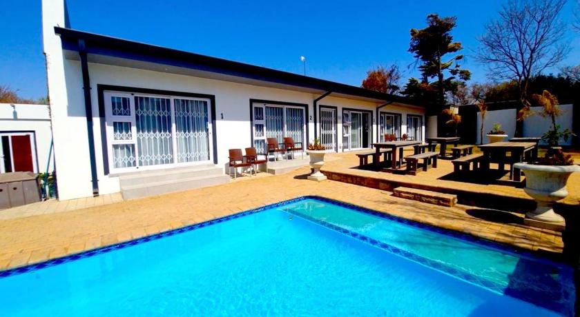 Riverbank Villas Guesthouse