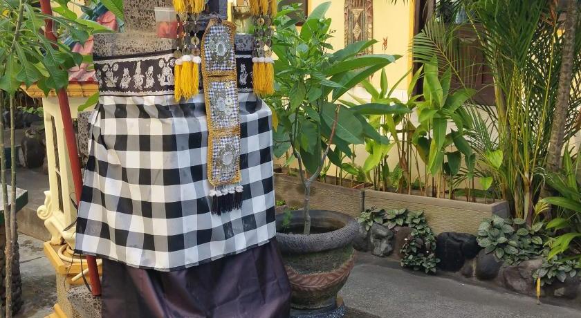 Ayu Taman Sari photo