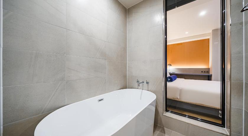 Image of Deluxe Double Room 6