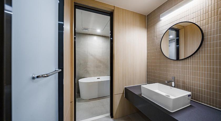 Image of Deluxe Double Room 8