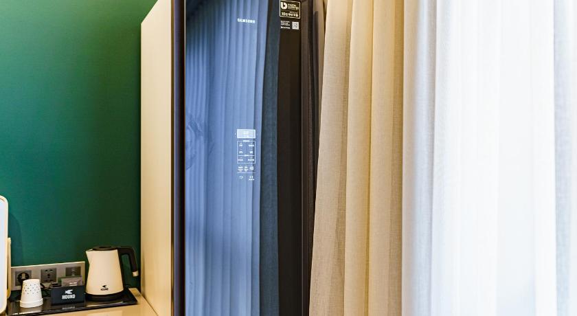 Image of Deluxe Twin 13