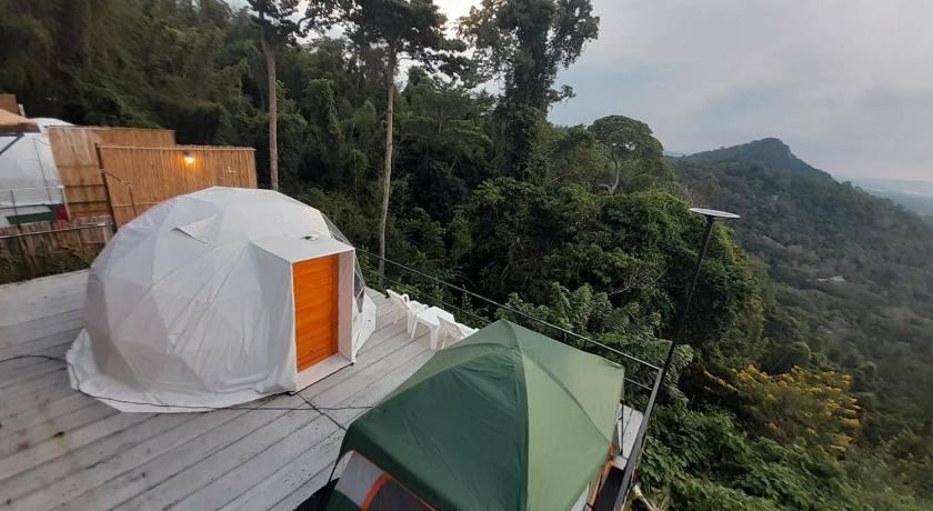 촌부리 ศูนย์ฝึกอบรมสวนสัตว์เปิดเขาเขียว JJJ 3성급 호텔 레스토랑