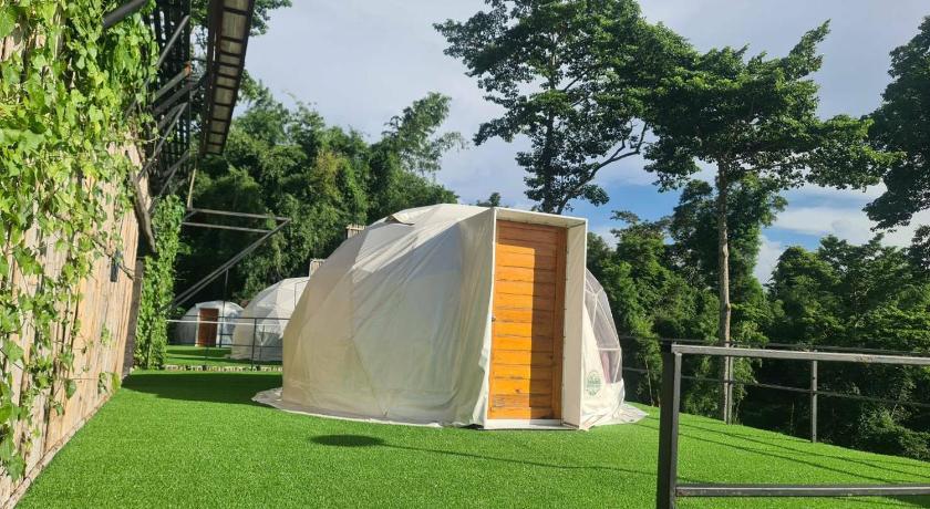 촌부리 ศูนย์ฝึกอบรมสวนสัตว์เปิดเขาเขียว JJJ 3성급 호텔 외관