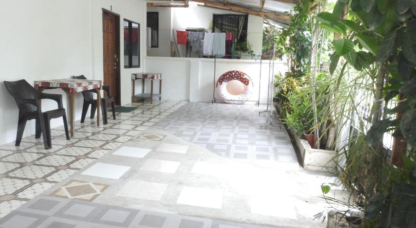 Cebu Pacifico Seaside Lodge Hotel exterior