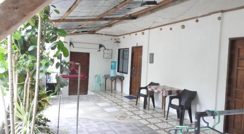 Cebu Pacifico Seaside Lodge Hotel suite