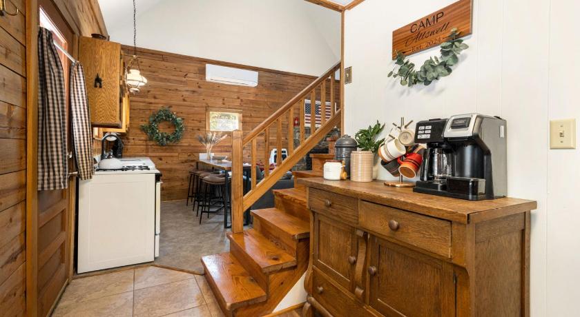 Eureka Springs Camp Allswell - Cozy Loft Cabin Getaway - Fireplace 4-Star Accommodation pool