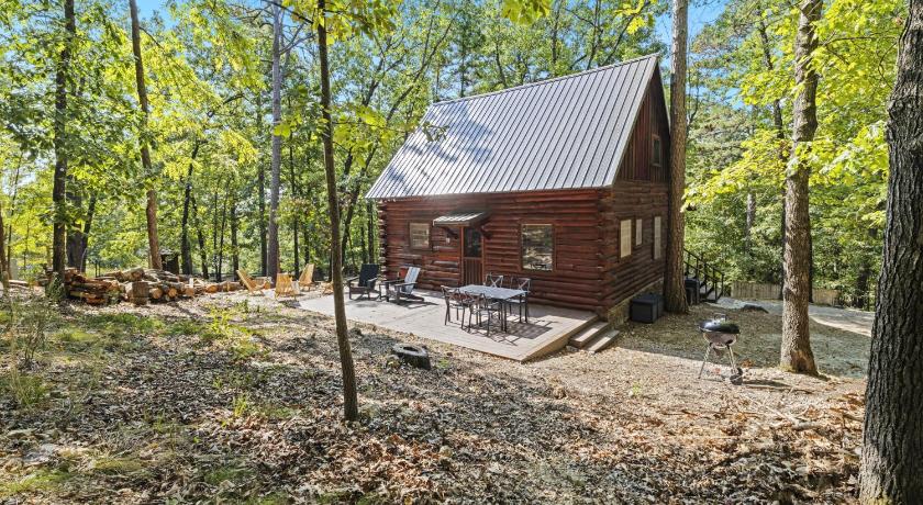 Eureka Springs Camp Allswell - Cozy Loft Cabin Getaway - Fireplace 4-Star Accommodation exterior