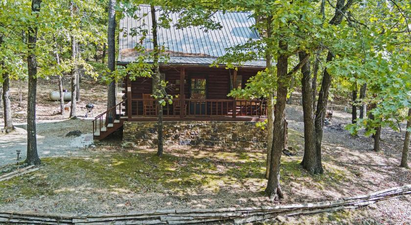 Eureka Springs Camp Allswell - Cozy Loft Cabin Getaway - Fireplace 4-Star Accommodation restaurant