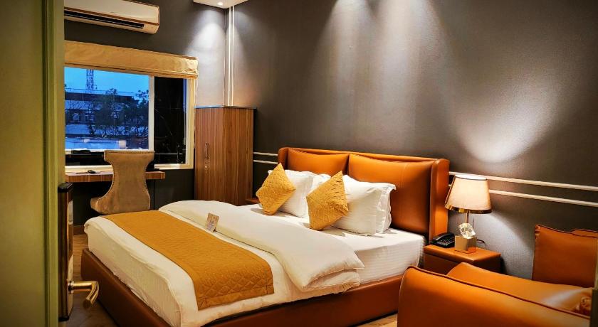 Deluxe Double Room with Shower
