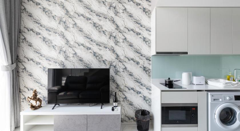 バンコク The Pinnacle Sukhumvit 11 by LeFoyer 4つ星 ゲストハウス プール