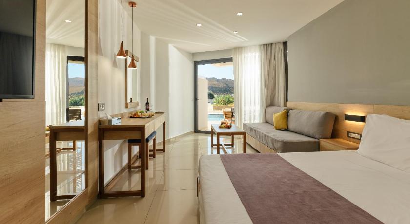 Image of Superior Double Room with Sharing Pool 0