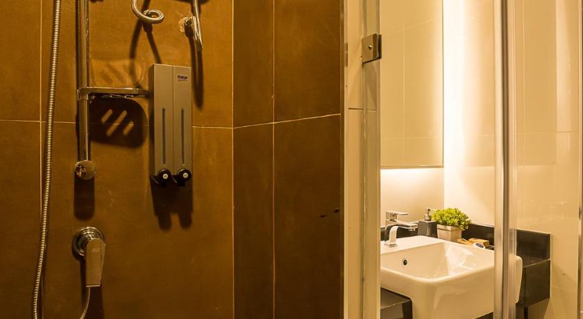 Image of Premier Deluxe 16
