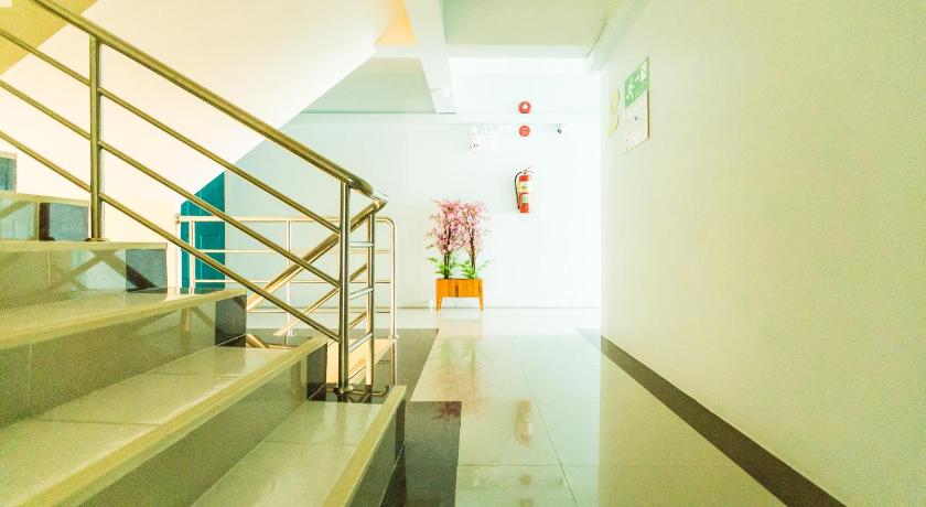 촌부리 V at Bangsaen 2星级 酒店 大堂