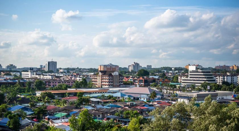 新山 A Modern 3BR Home Near Danga Bay, Free Parking 3星级 民宿 泳池