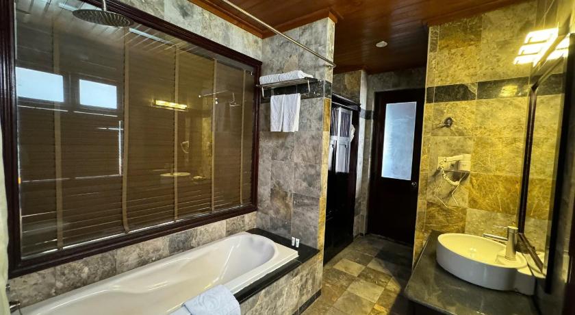 Immagine di Suite con Vista Piscina (Suite with Pool View) 9