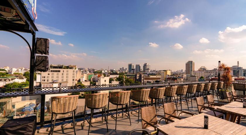 ハノイ Minerva Premium Hotel 4つ星 ホテル プール