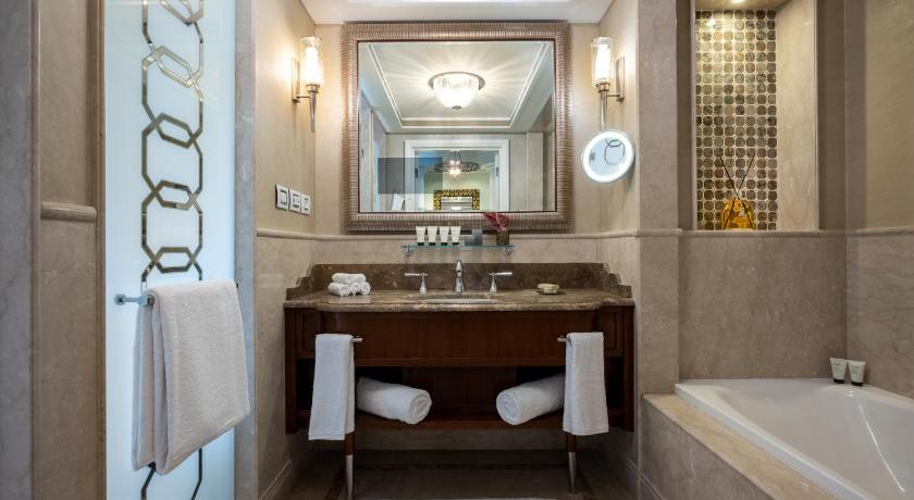 Image of Deluxe King Room 5