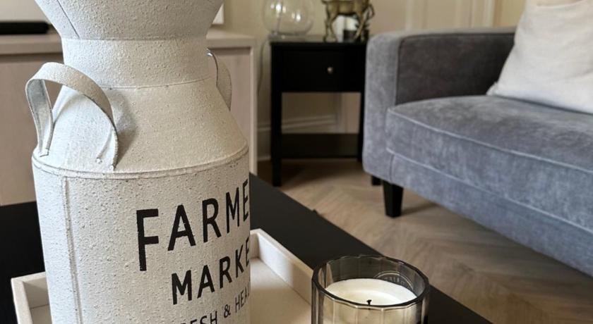 Luxury High Street Apartment