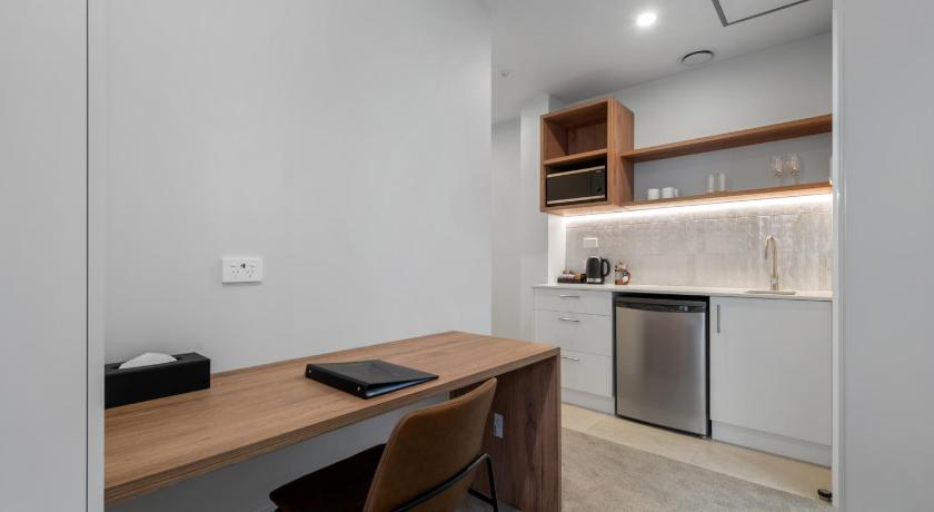 Image of Superior Large Twin Studio 6