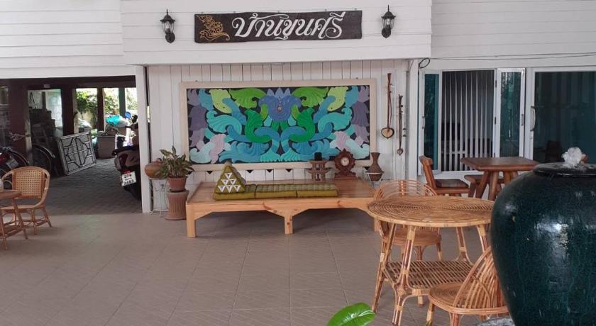 チェンライ Baan Khunsri Guesthouse 3つ星 ホテル プール