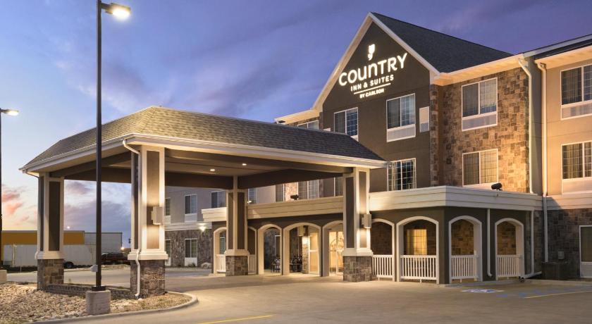 Country Inn & Suites by Radisson, Minot, ND