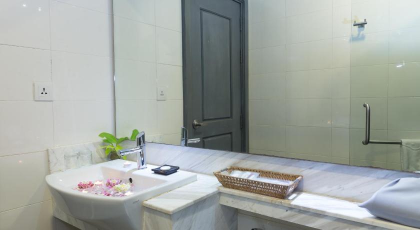 Image of Deluxe King Room 14