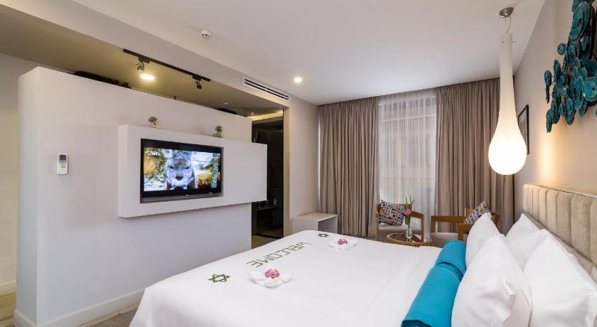 Image of Superior King Room 12