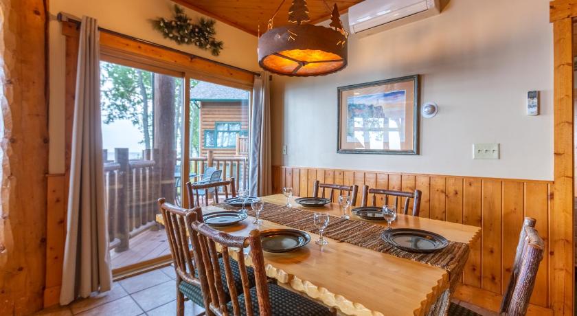 Two Harbors (MN) Grand Superior Lodge 3-Star Accommodation restaurant
