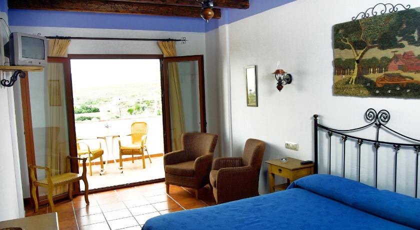 Triple Room with View, Hotel Rural Almazara in Nerja