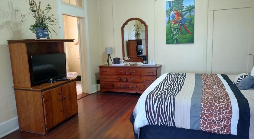 Deluxe Colonial King Room with Partial Sea View (Verandah Access) attēls 5