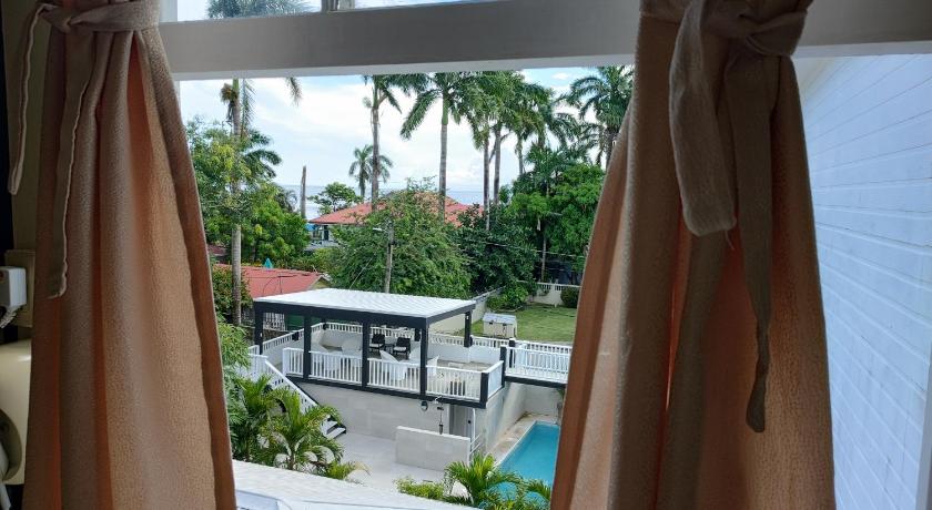 Deluxe Colonial King Room with Partial Sea View (Verandah Access) attēls 9