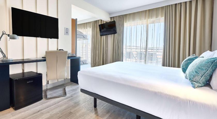 Lisbon TRYP by Wyndham Lisboa Caparica Mar 4-Star Hotel lobby