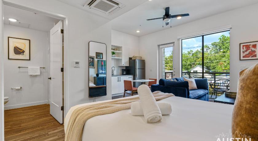 오스틴 (TX) Vibrant Austin Studio Balcony plus Parking and Wi-Fi 4성급 숙소 레스토랑