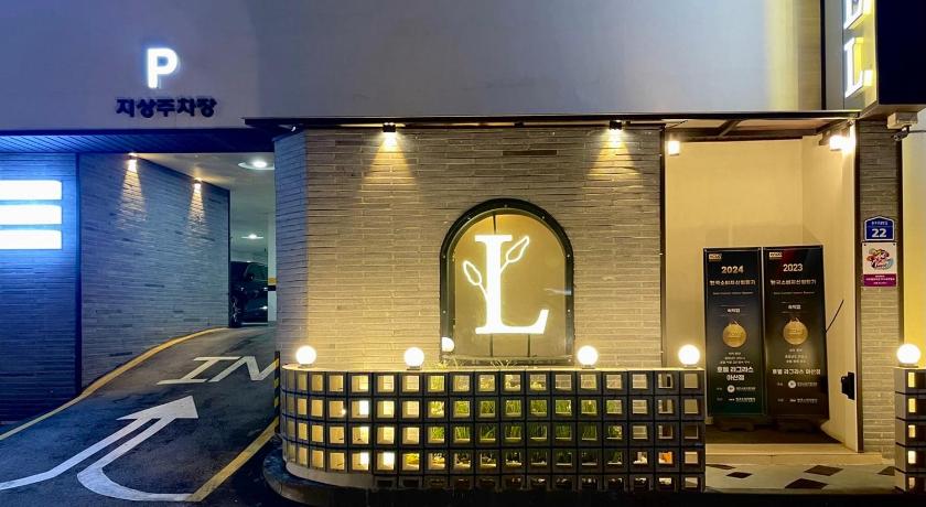 牙山 Hotel Laglas Asan Branch 酒店 泳池