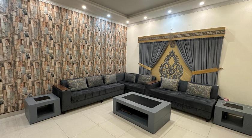 Western Lodge Guest House - image 3