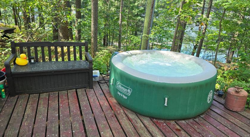 オールド・フォージ (NY) The Stabbin Cabin on Grant Island, Brantingham Lake - HotTub, Boat, Pet Friendly 4つ星 宿泊施設 外観