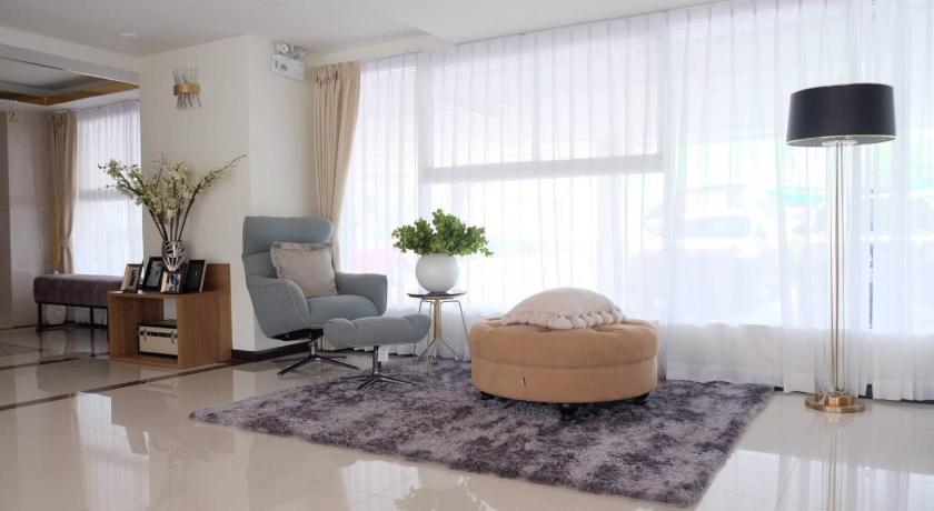 촌부리 크리스텔라 호텔 램차방 (Christella Hotel Laemchabang) 3성급 호텔 로비