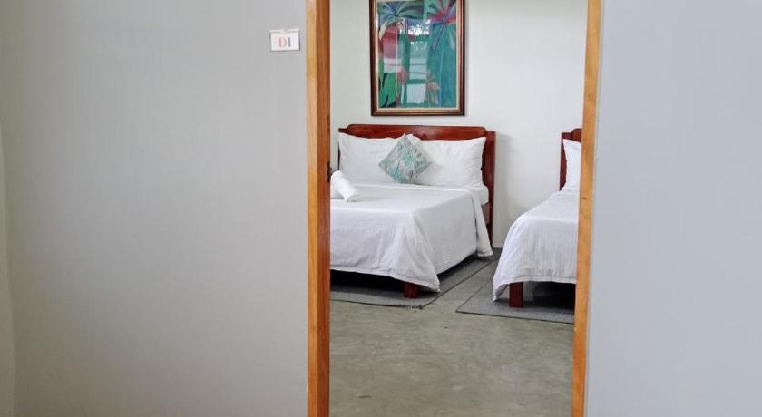 Image of Deluxe Queen Room with Two Queen Beds 13