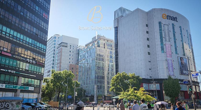 ソウル Brown Suites Hotel sinchon central 3つ星 ホテル プール