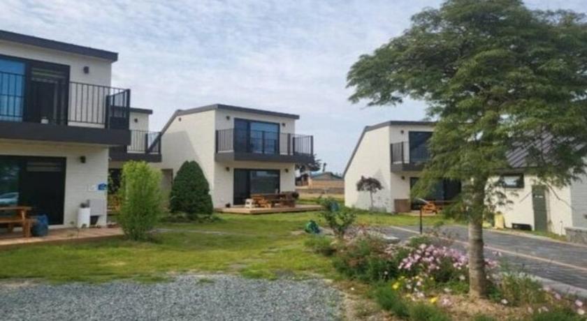 务安 Muan Viento Sol Beach Pension 3星级 民宿 泳池